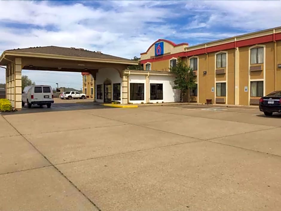 Motel 6-Claremore, OK