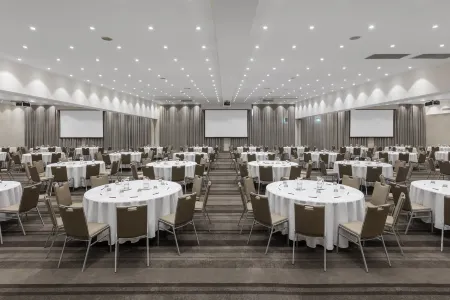 Rydges Resort Hunter Valley, an EVT hotel Отели в г. Налкаба