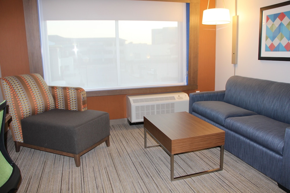 Holiday Inn Express & Suites Phoenix - Airport North, an Ihg Hotel