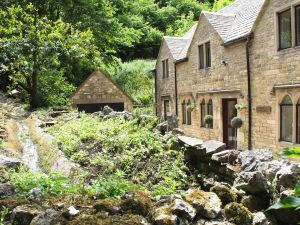 Cotswolds Valleys Accommodation Springfl