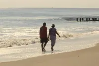 海立方汽車旅館 - 柏斯海灘 - 海滩