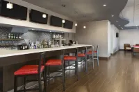 Park Inn by Radisson Toronto-Markham - ที่มีบาร์