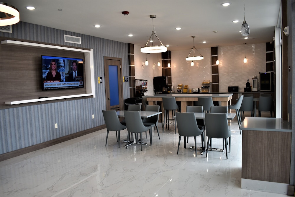 Days Inn & Suites by Wyndham Downtown/University of Houston