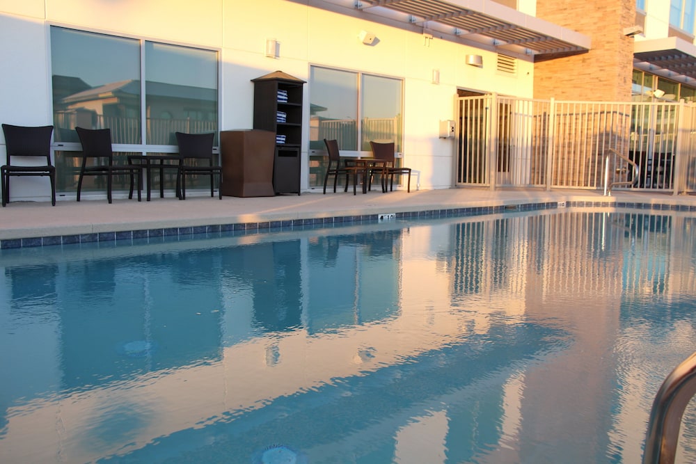 Holiday Inn Express & Suites Phoenix - Airport North, an Ihg Hotel