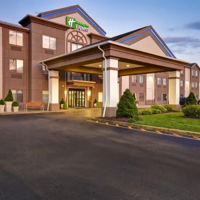Holiday Inn Express NEWPORT NORTH - MIDDLETOWN by IHG โรงแรมใกล้หาด Easton's Beach