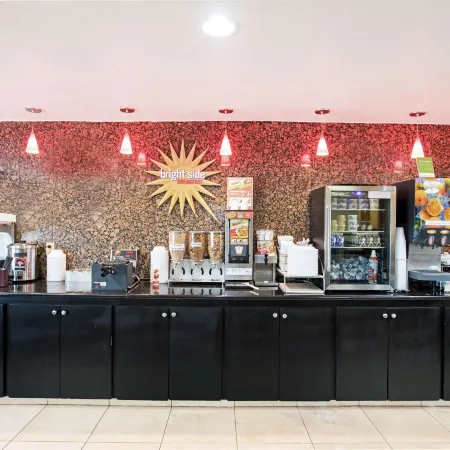 La Quinta Inn & Suites by Wyndham Salina