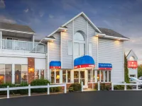 Ramada by Wyndham Mackinaw City Waterfront Hotel di Mackinaw Township