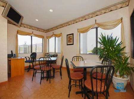 納瓦索塔温德姆戴斯酒店