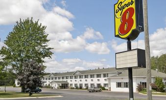 Super 8 by Wyndham Escanaba