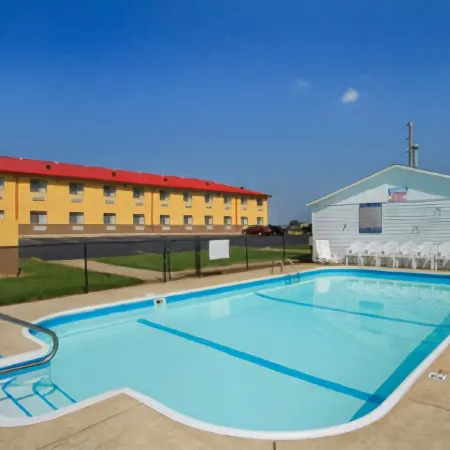 Super 8 by Wyndham Bowling Green South