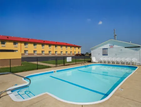 Super 8 by Wyndham Bowling Green South