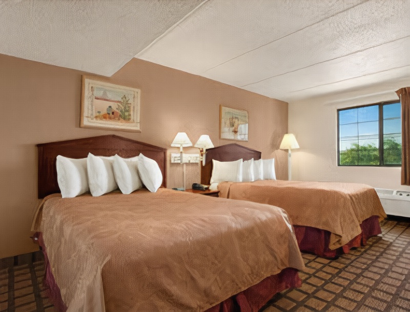 Days Inn & Suites by Wyndham Laredo