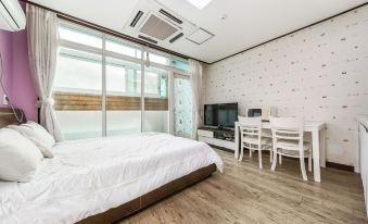 Gapyeong Arno Pension (Spa, Playroom, Pickup)