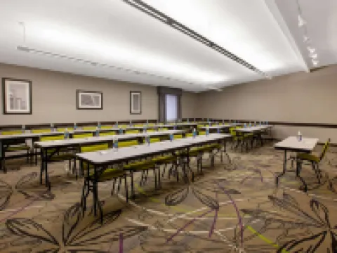 La Quinta Inn & Suites by Wyndham Detroit Metro Airport Hotels in Romulus