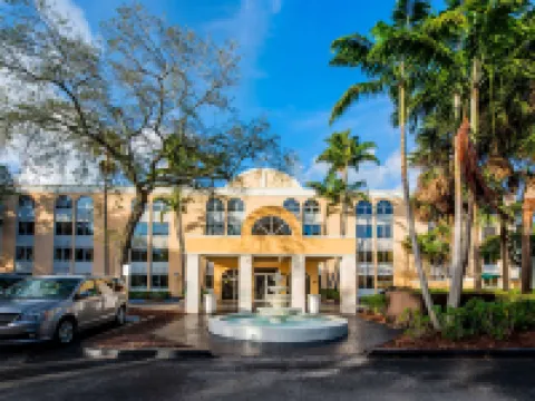 La Quinta Inn & Suites by Wyndham Fort Lauderdale Tamarac Hotels near Fort Lauderdale Executive Airport