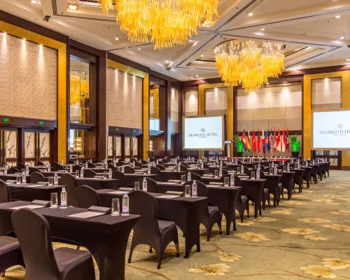 Diamond Hotel Manila Отели рядом с достопримечательностью «Собор Манилы»