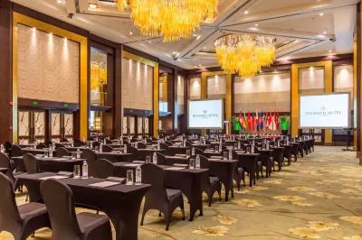 Diamond Hotel Manila Các khách sạn gần Birch Tower