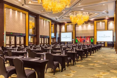 Diamond Hotel Manila Отели в г. Манила