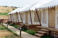 Manbha Camps & Resorts Отели рядом с достопримечательностью «ДЖИП САФАРИ КХЕРИ»