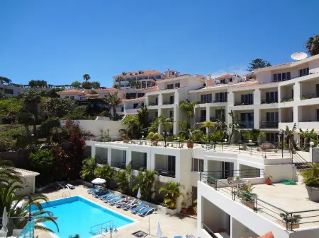 Hotel Cais da Oliveira Отели в г. Canico