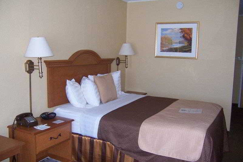 Norwood Inn & Suites Mankato