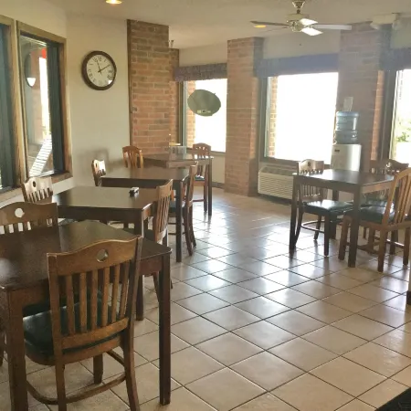 Capital O Amerihost Inn and Suites Mexico Hwy 54 MO