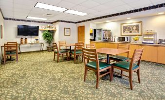 Days Inn & Suites by Wyndham Denver International Airport