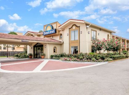 Days Inn by Wyndham Houston