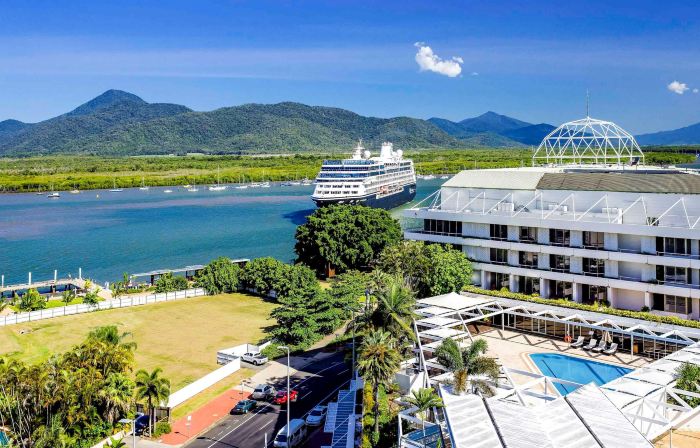 Pullman Reef Hotel Casino