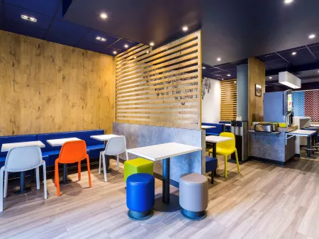 Ibis Budget Bordeaux Centre Gare Saint-Jean Отели рядом с достопримечательностью «Palais Gallien»