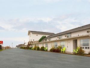 Econo Lodge  Inn & Suites