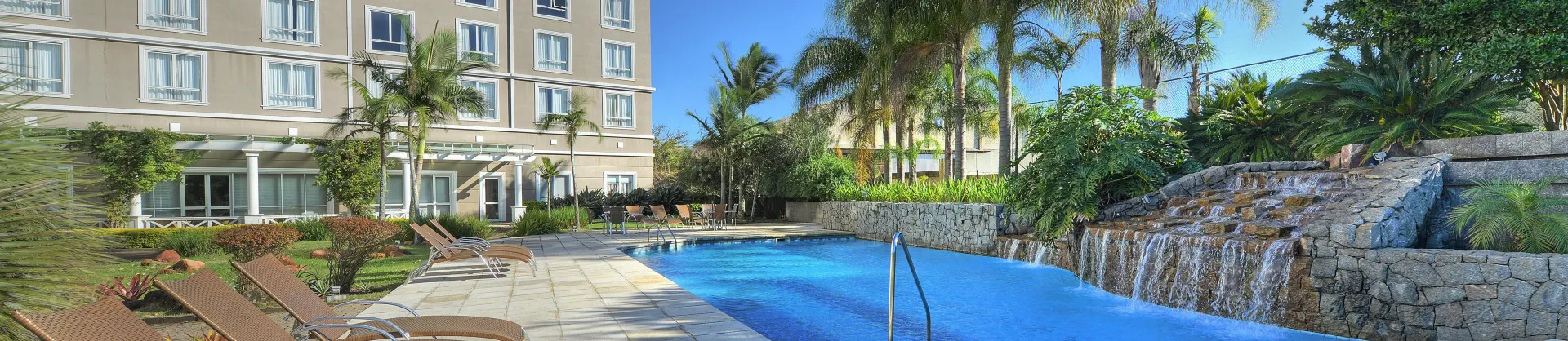 Khách sạn cao cấp