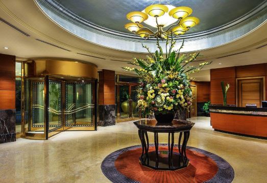 2. 더 풀러턴 호텔..