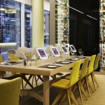 Novotel London Brentford Отели рядом с достопримечательностью «Чизик Хаус энд Гарденс»