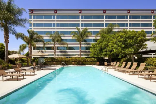 โรงแรมเชอราตัน สนามบินออนแทรีโอ