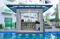 Eloisa Royal Suites - Pool