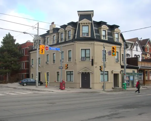 Royal Oak Inn Hotels near The Beach Village