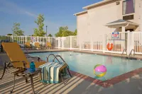 Best Western Zachary Inn - Kolam Renang