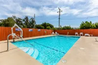 Quality Inn Near Fort Hunter Liggett - Swimmingpools