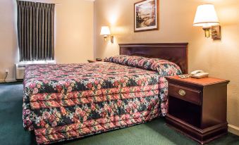 Econo Lodge Inn & Suites