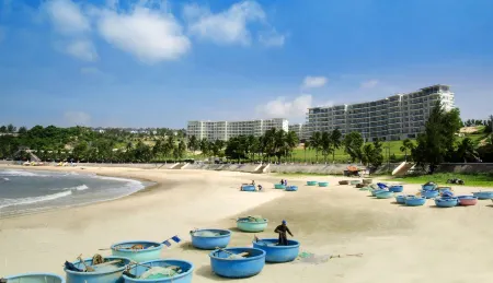 Ocean Vista Отели рядом с достопримечательностью «Po Shanu Cham Towers»