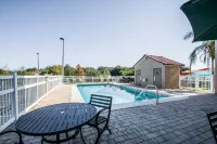 Wingate by Wyndham Leesburg Florida - Pools