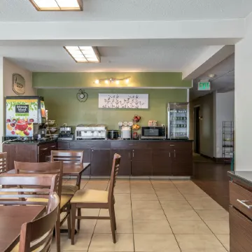 Quality Inn Kansas City International Airport