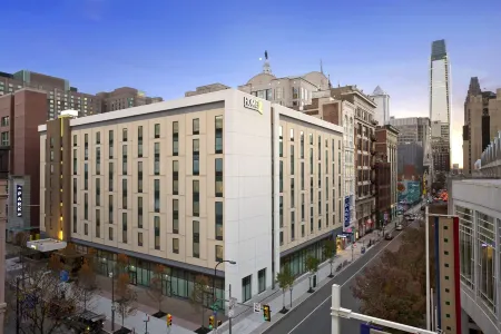 Home2 Suites by Hilton Philadelphia Convention Center Отели рядом с достопримечательностью «Philadelphia's Magic Gardens»