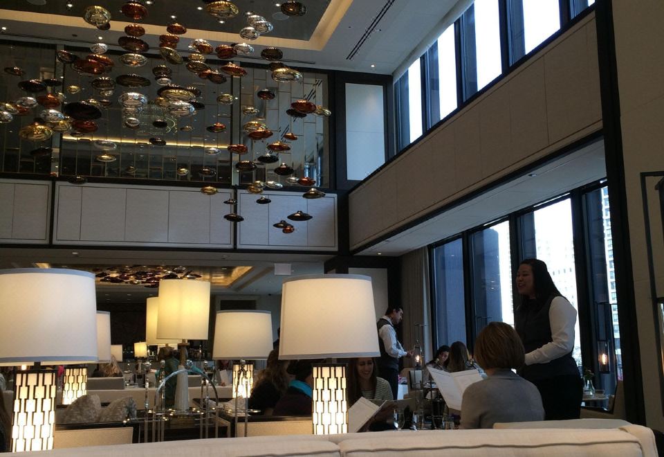 포시즌스 시카고 로비