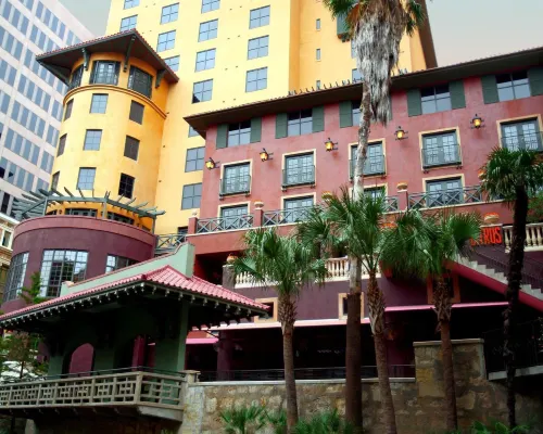 Hotel Valencia Riverwalk Hoteles cerca de Universidad Trinity