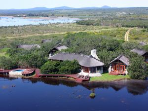 Mosaic Lagoon Lodge