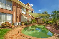 Werribee Motel and Apartments Hotels in Point Cook
