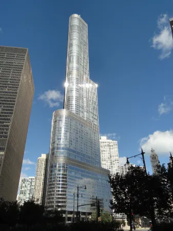 Trump International Hotel & Tower® Chicago Отели рядом с достопримечательностью «Сити Холл»