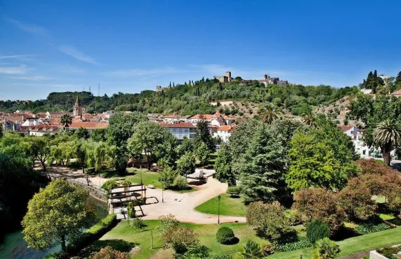 多斯坦普拉里奧斯酒店